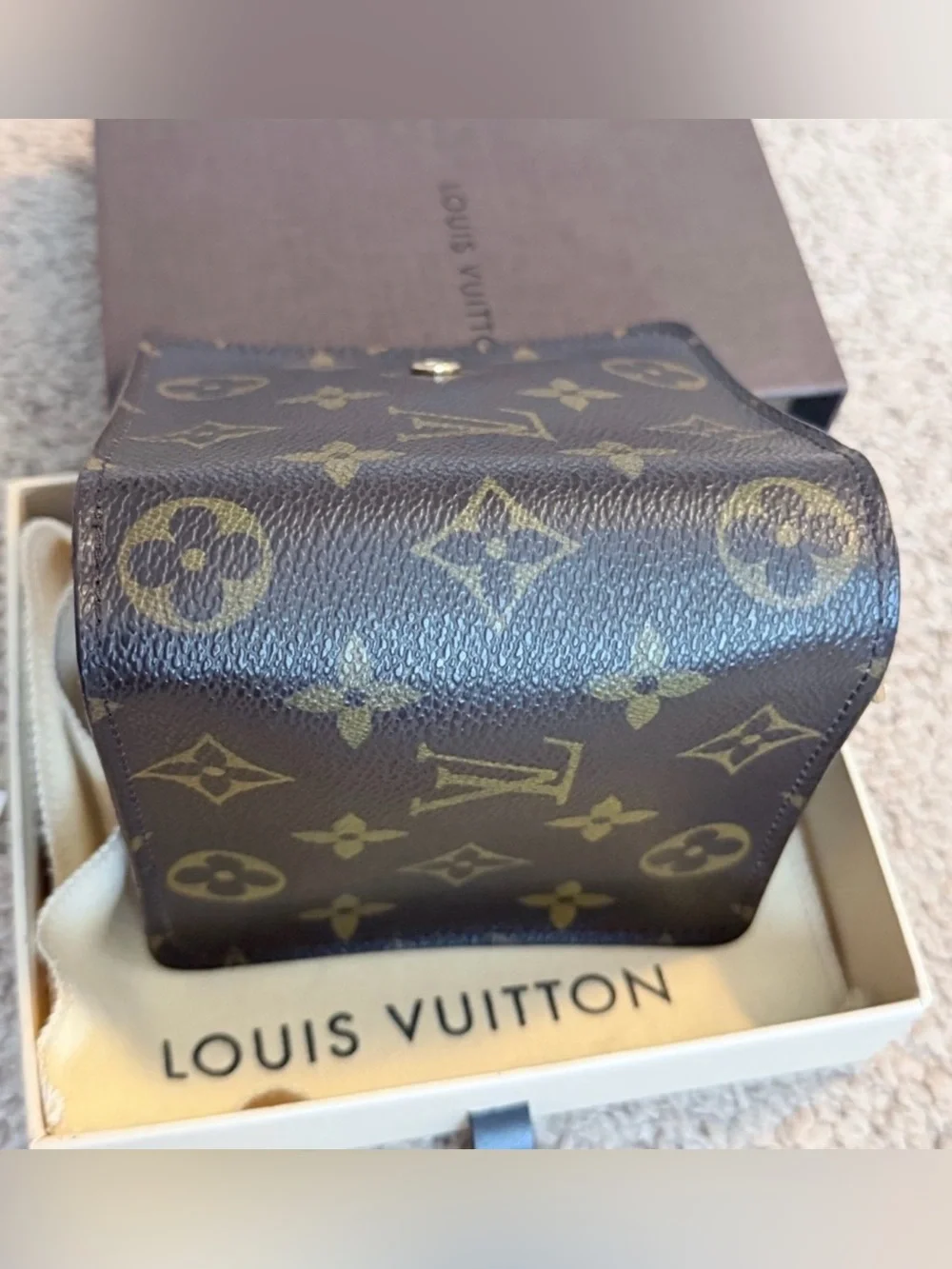 LOUIS VUITTON